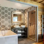 Chalet Black Diamond - *